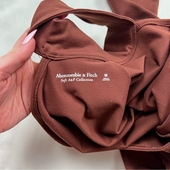 Abercrombie & Fitch Seamless Asymmetrical Cutout Top - Picture 4 of 6